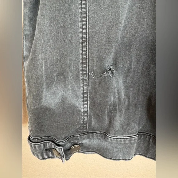 Free People Oversized Distressed Black Denim Jacket size XS $150 - Picture 8 of 10